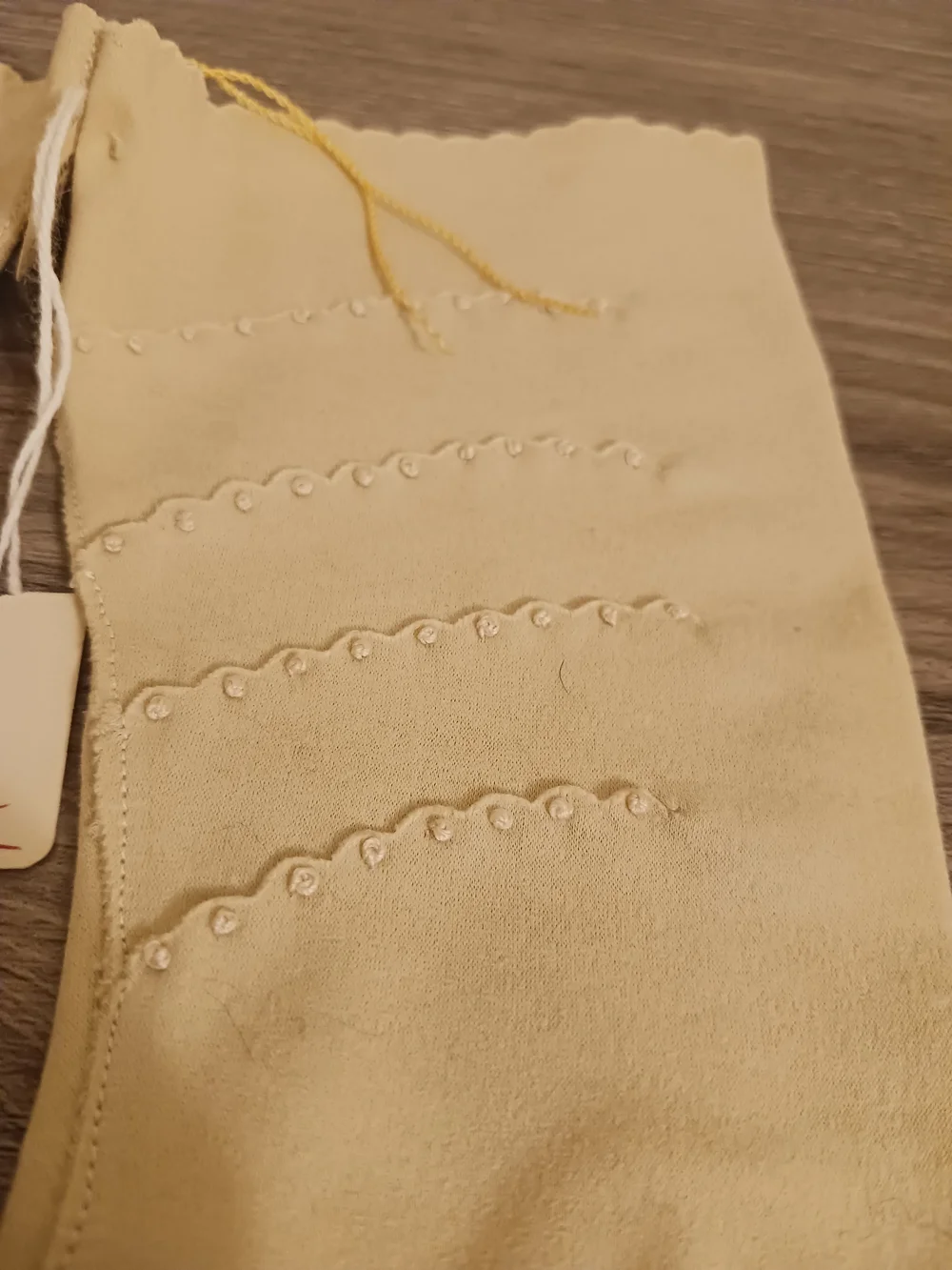 Women's  Dress Gloves Soft Beige/Nude Size 6 1/2 Embroidered Knot Accent